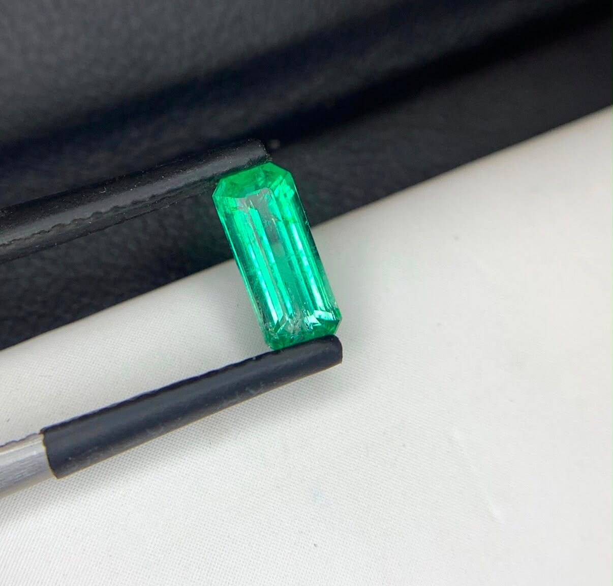 Beautiful Natural Panjshir Emerald Octagon Shape Loose Gemstone From Afghanistan
Weight: 0.72  Carats
Size: 8.6 x 3.7 x 2.8  mm
Clarity: Slightly Included
Treatment: Minior Oiled
Origin: Panjshir - Afghanistan
