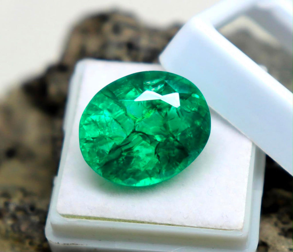SEPALS GEMS | Natural Colombian Green Emerald – 18 Carat Oval Cut Loose Gemstone