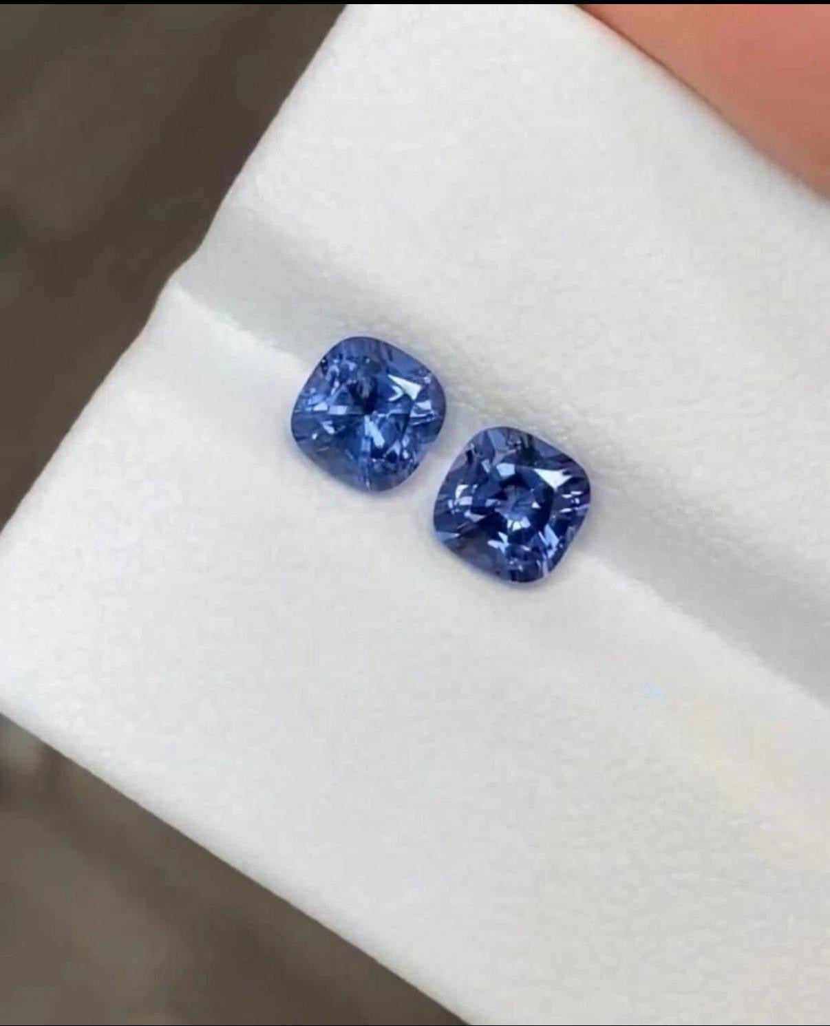 One (1) unmounted square cushion shaped