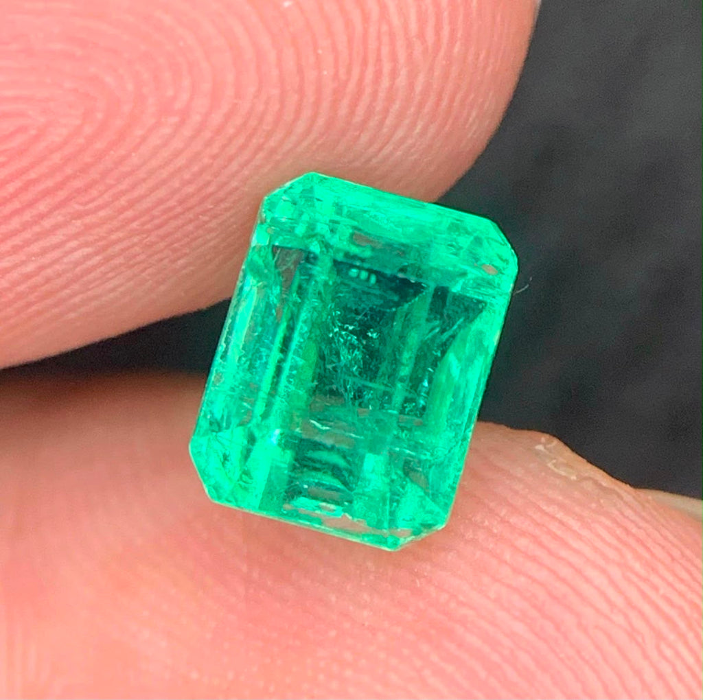 Gemstone Details:

Faceted Natural No Oil Emerald
Weight: 2.50 Carats
Dimensions: 8 x 6.2 x 5.9 Mm
Origin: Panjshir, Afghanistan eye clean 
$4900 per ct
