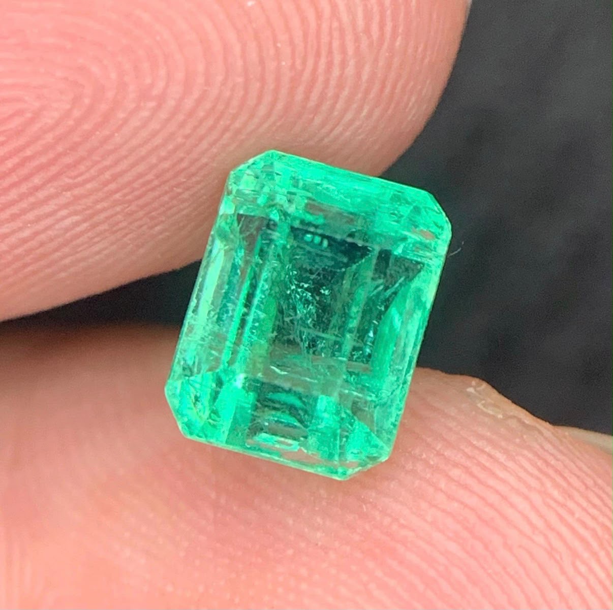 Gemstone Details:

Faceted Natural No Oil Emerald
Weight: 2.50 Carats
Dimensions: 8 x 6.2 x 5.9 Mm
Origin: Panjshir, Afghanistan eye clean 
$4900 per ct