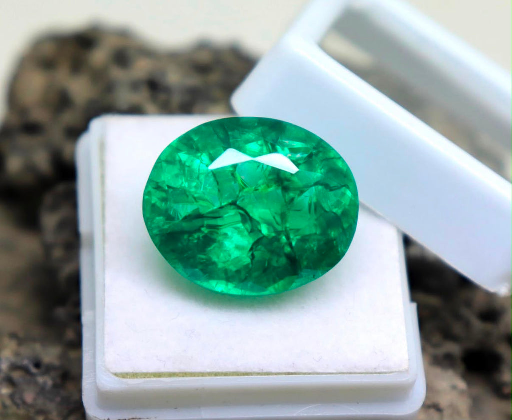 SEPALS GEMS | Natural Colombian Green Emerald – 18 Carat Oval Cut Loose Gemstone