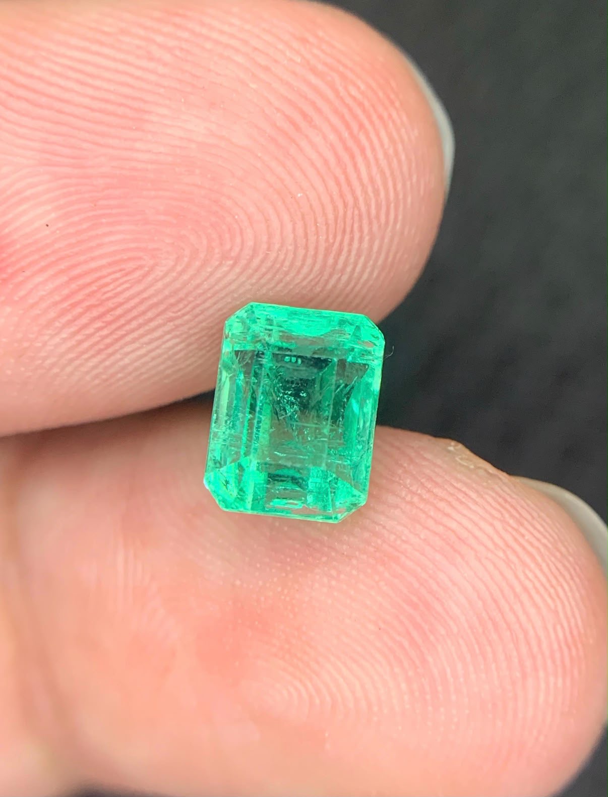 Gemstone Details:

Faceted Natural No Oil Emerald
Weight: 2.50 Carats
Dimensions: 8 x 6.2 x 5.9 Mm
Origin: Panjshir, Afghanistan eye clean 
$4900 per ct