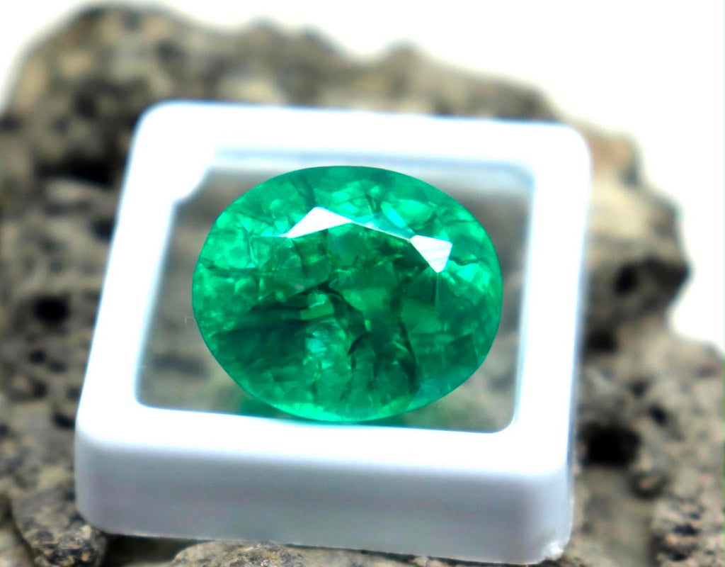 SEPALS GEMS | Natural Colombian Green Emerald – 18 Carat Oval Cut Loose Gemstone