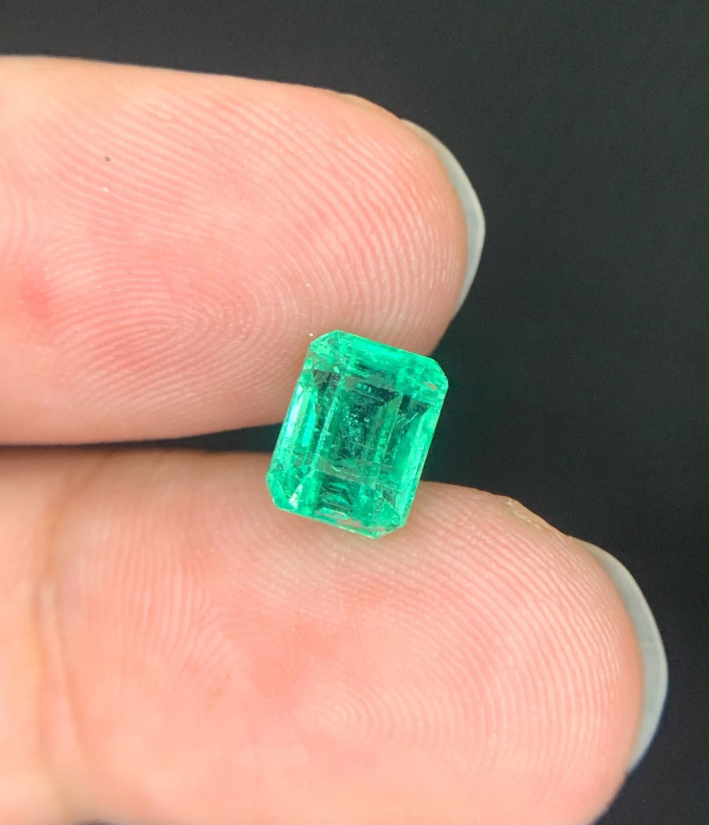 Gemstone Details:

Faceted Natural No Oil Emerald
Weight: 2.50 Carats
Dimensions: 8 x 6.2 x 5.9 Mm
Origin: Panjshir, Afghanistan eye clean 
$4900 per ct