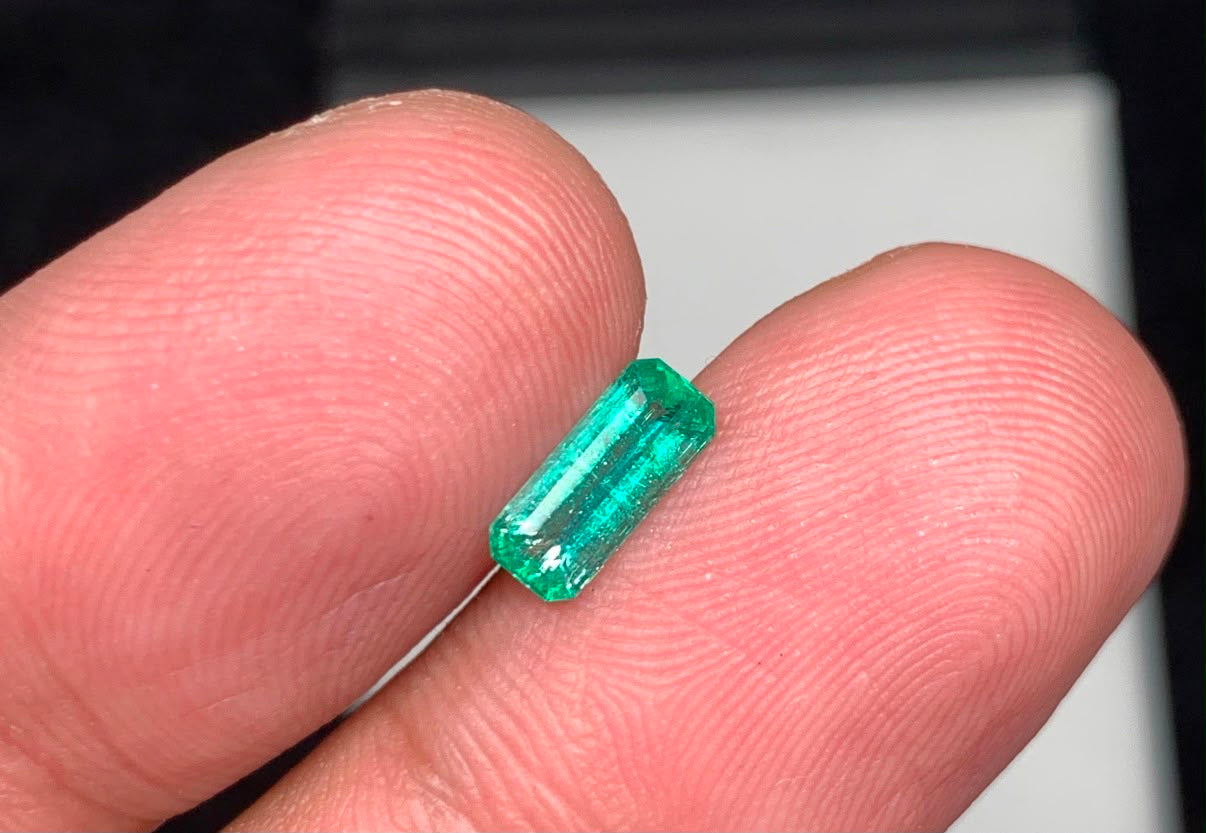 Beautiful Natural Panjshir Emerald Octagon Shape Loose Gemstone From Afghanistan
Weight: 0.72  Carats
Size: 8.6 x 3.7 x 2.8  mm
Clarity: Slightly Included
Treatment: Minior Oiled
Origin: Panjshir - Afghanistan