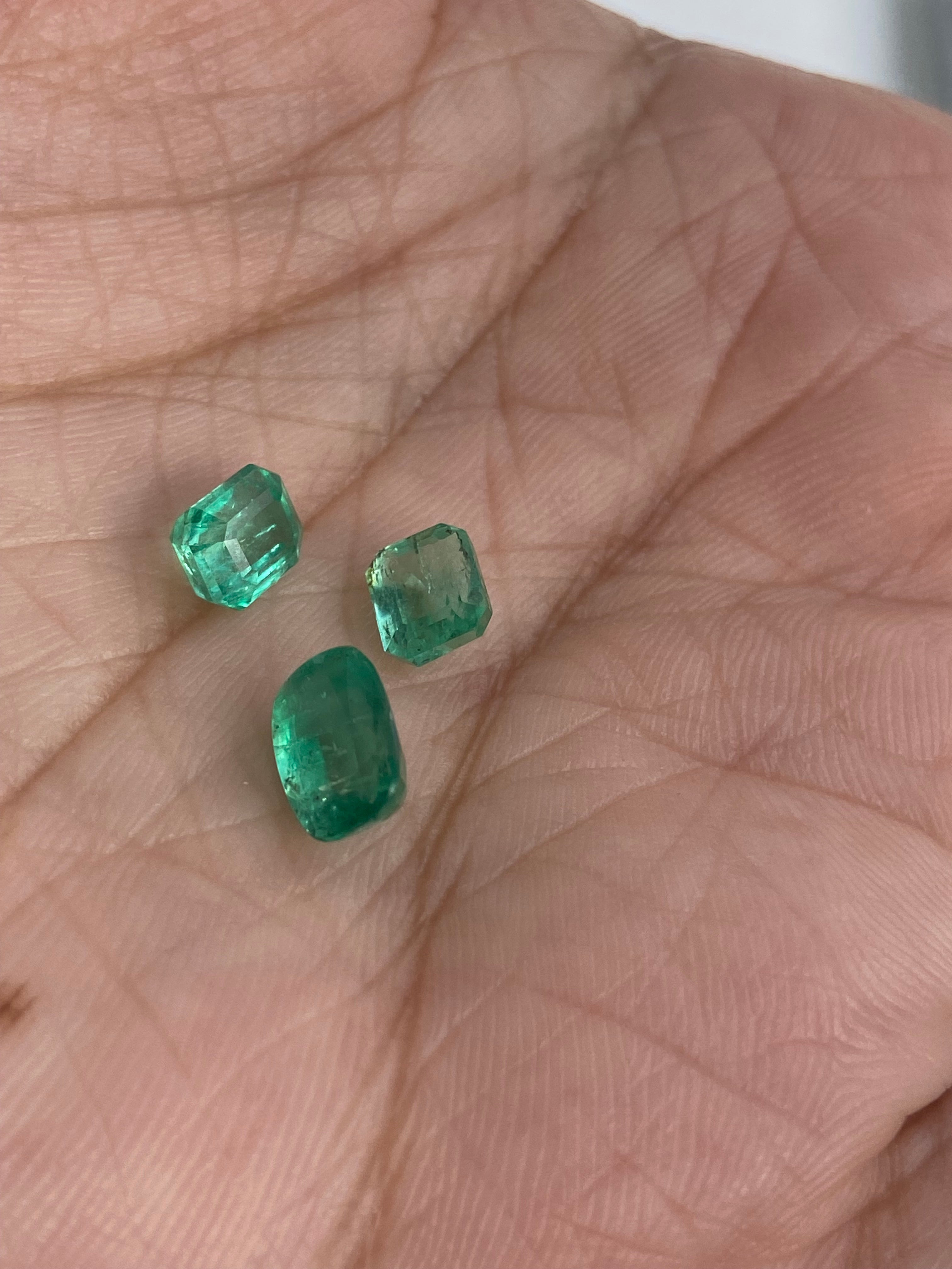 Three Afghan emeralds for a complementary set of earrings and necklace 3.9 crates
