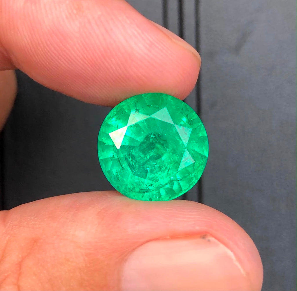 9.10 Ct Round Cut Panjshir Emerald: Lustrous Green Gemstone