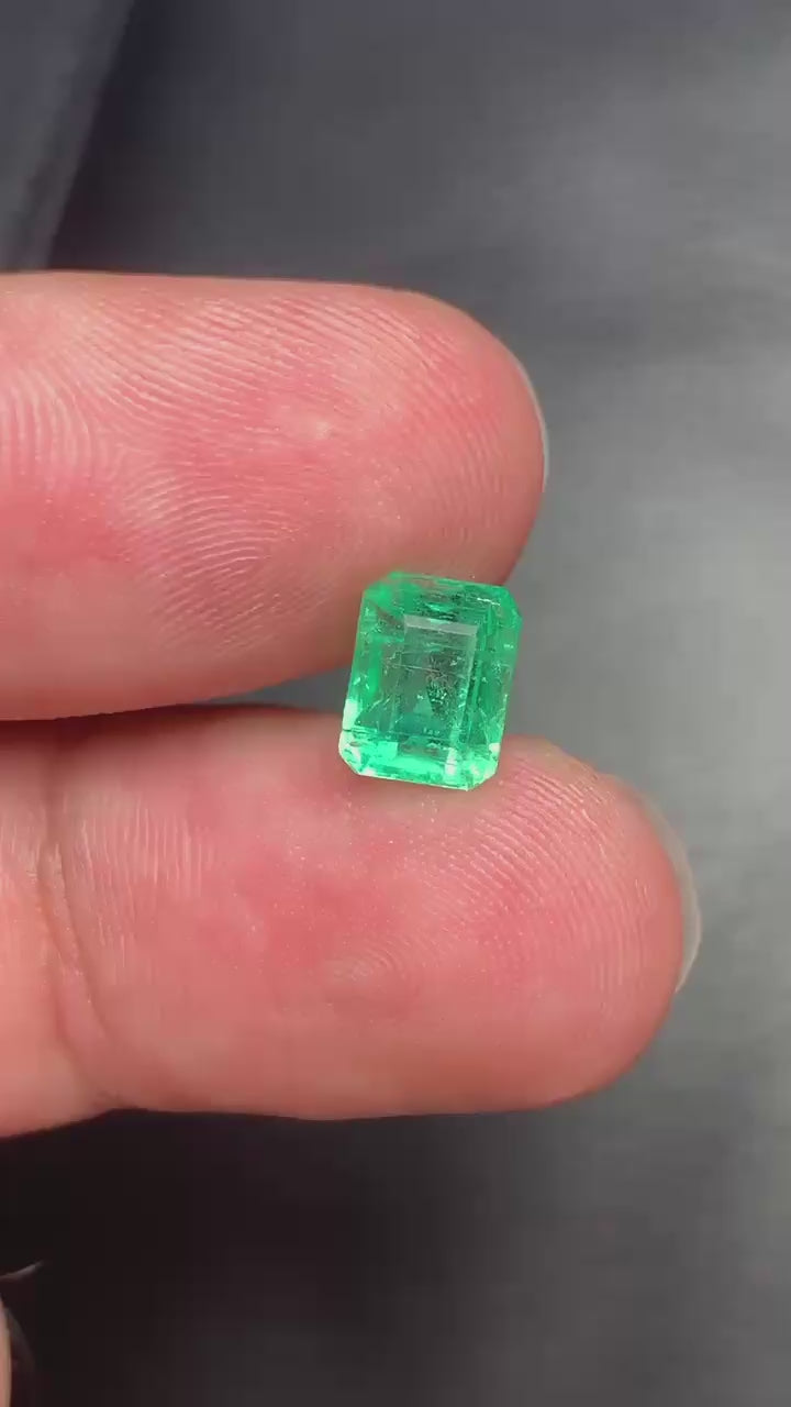 Gemstone Details:

Faceted Natural No Oil Emerald
Weight: 2.50 Carats
Dimensions: 8 x 6.2 x 5.9 Mm
Origin: Panjshir, Afghanistan eye clean 
$4900 per ct